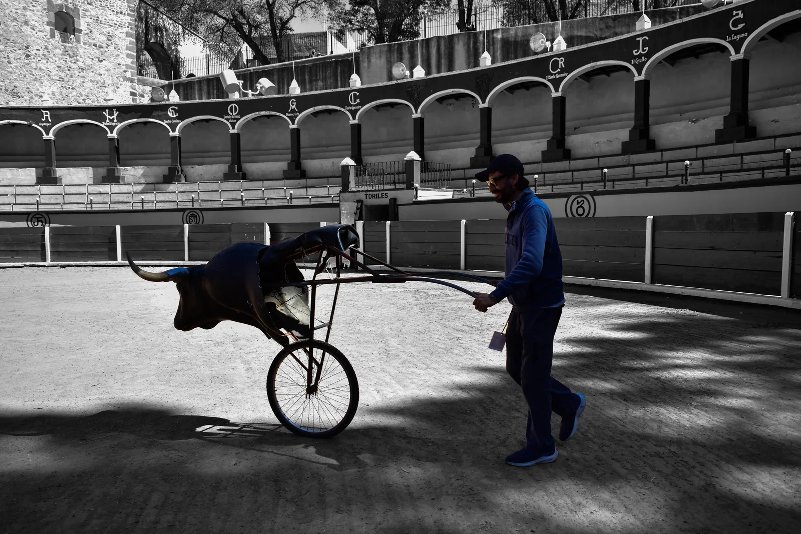 Detalle urbano del recorrido — Caminata Fotográfica · 2023. Fotografía de José Alejandro Armenta, artista del auto y la vida cotidiana en Tlaxcala.